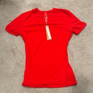 SKIMS 🍒Bold Red Fits Everybody Short Sleeve Tee